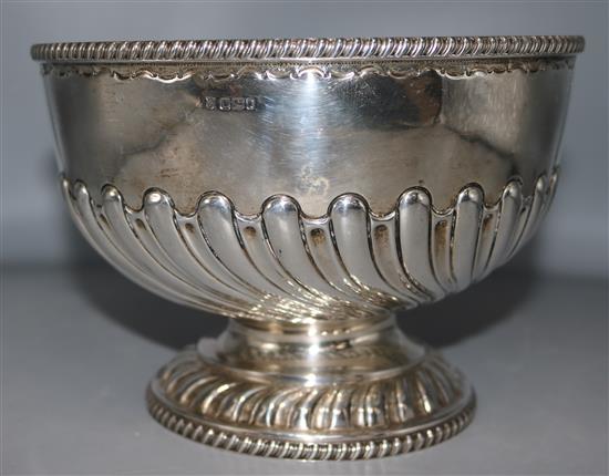 A George V silver rose bowl by James Deakin & Sons, Sheffield, 1910, 19 oz.